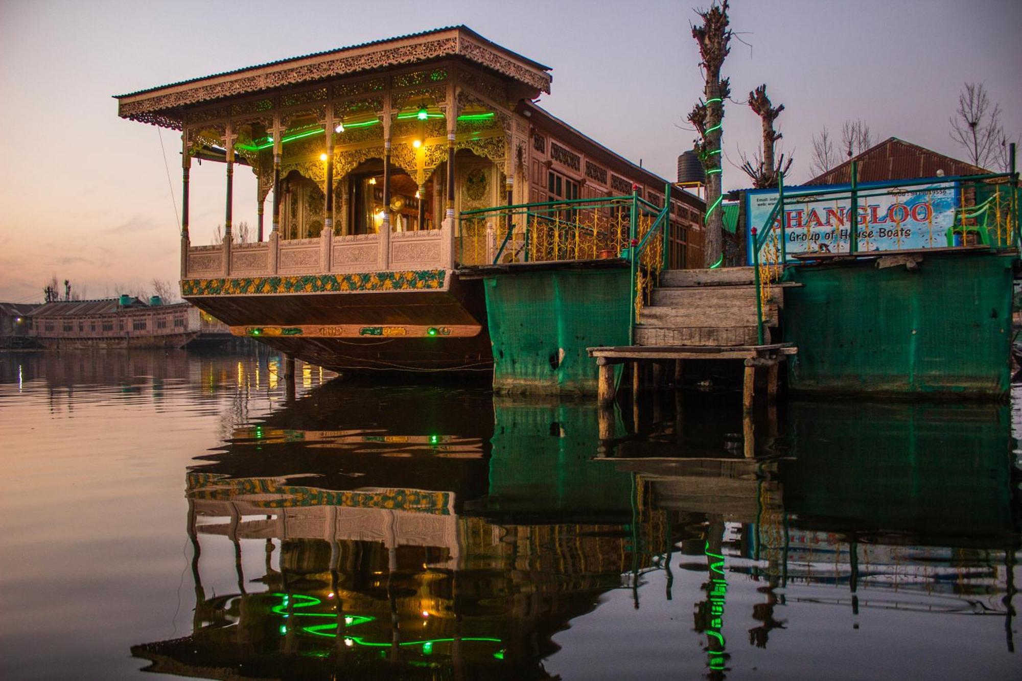 House Boat New Manora Panzió Srīnagar Kültér fotó