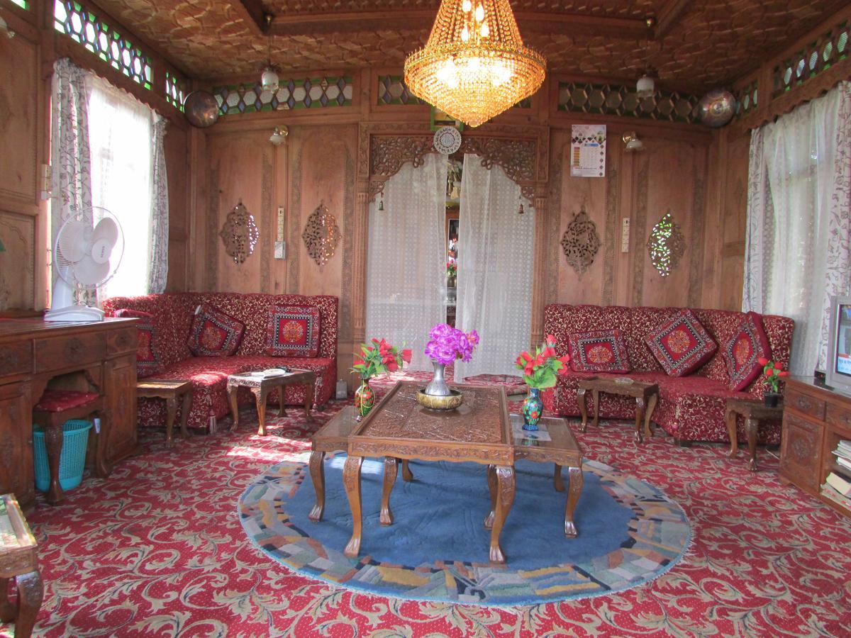 House Boat New Manora Panzió Srīnagar Kültér fotó